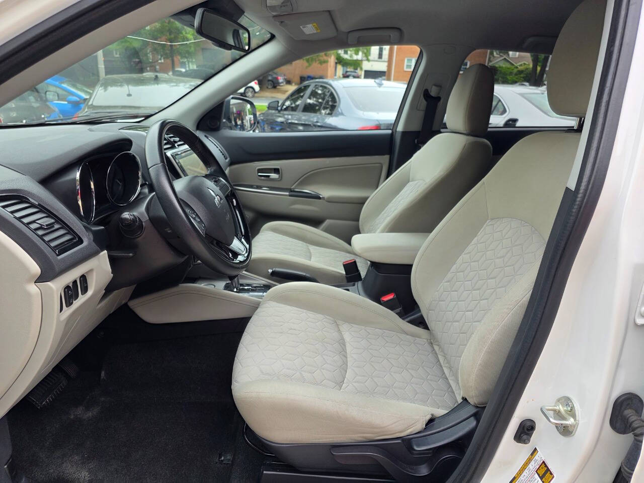 Vehicle image 10 of 27