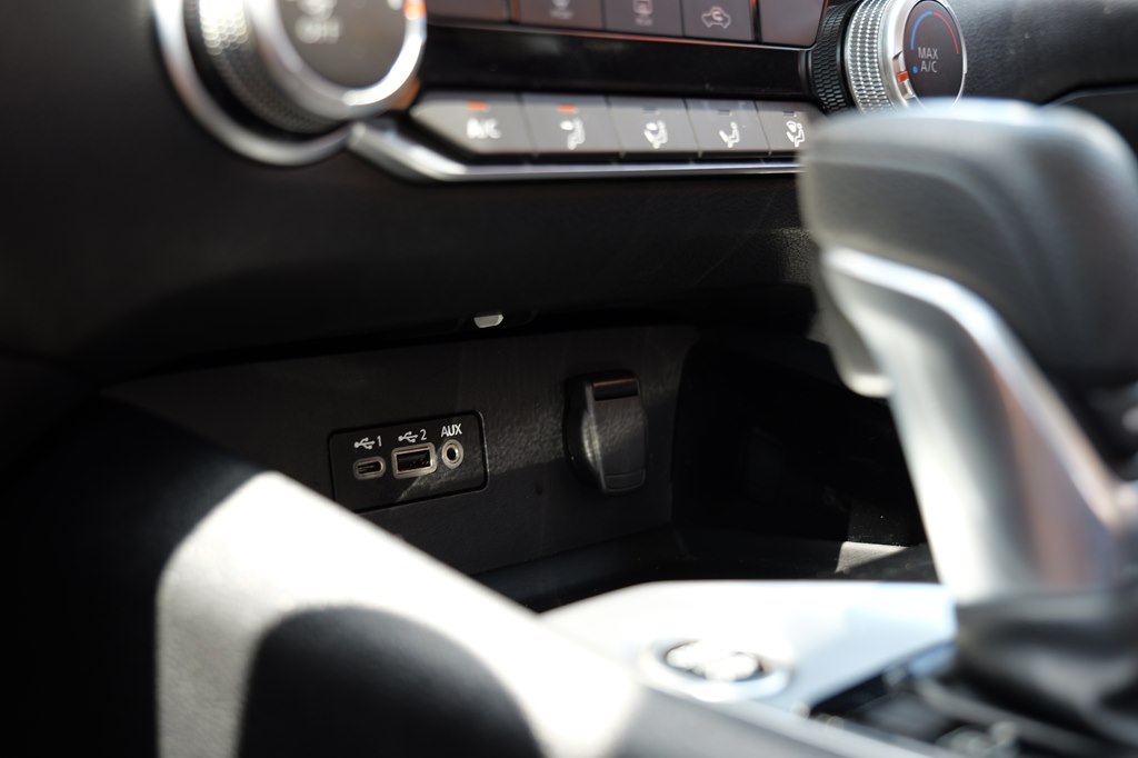 Vehicle image 25 of 29