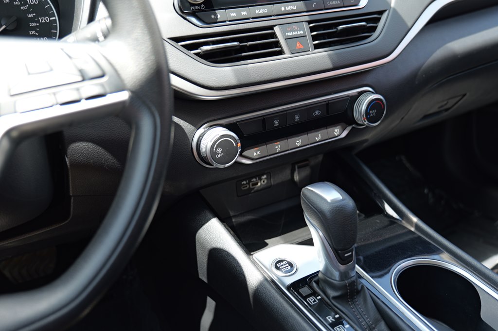 Vehicle image 24 of 29