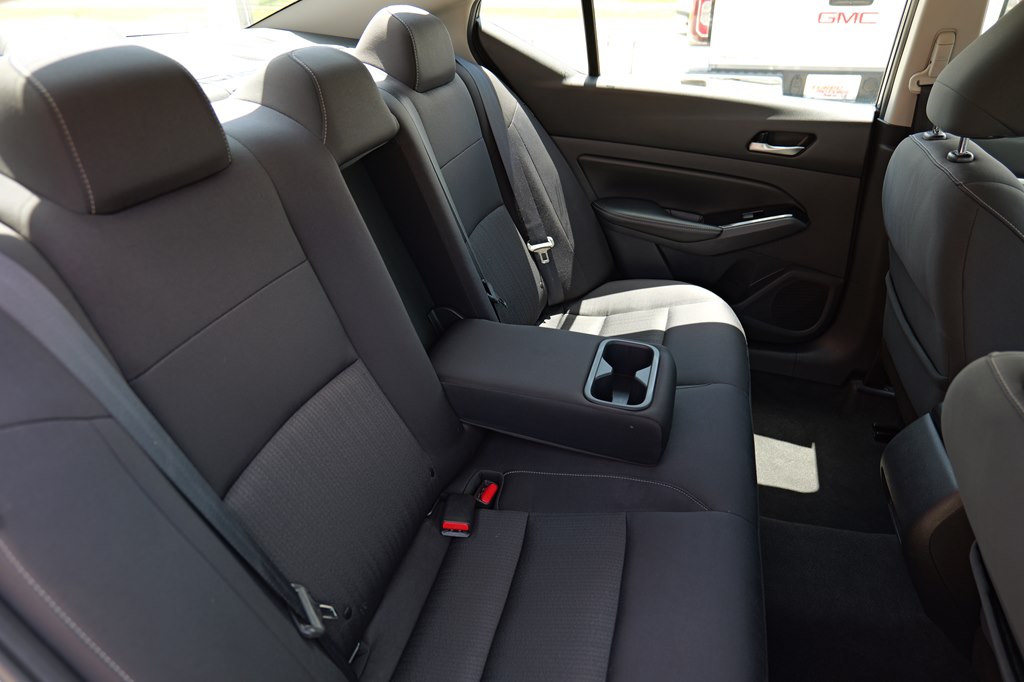 Vehicle image 15 of 29