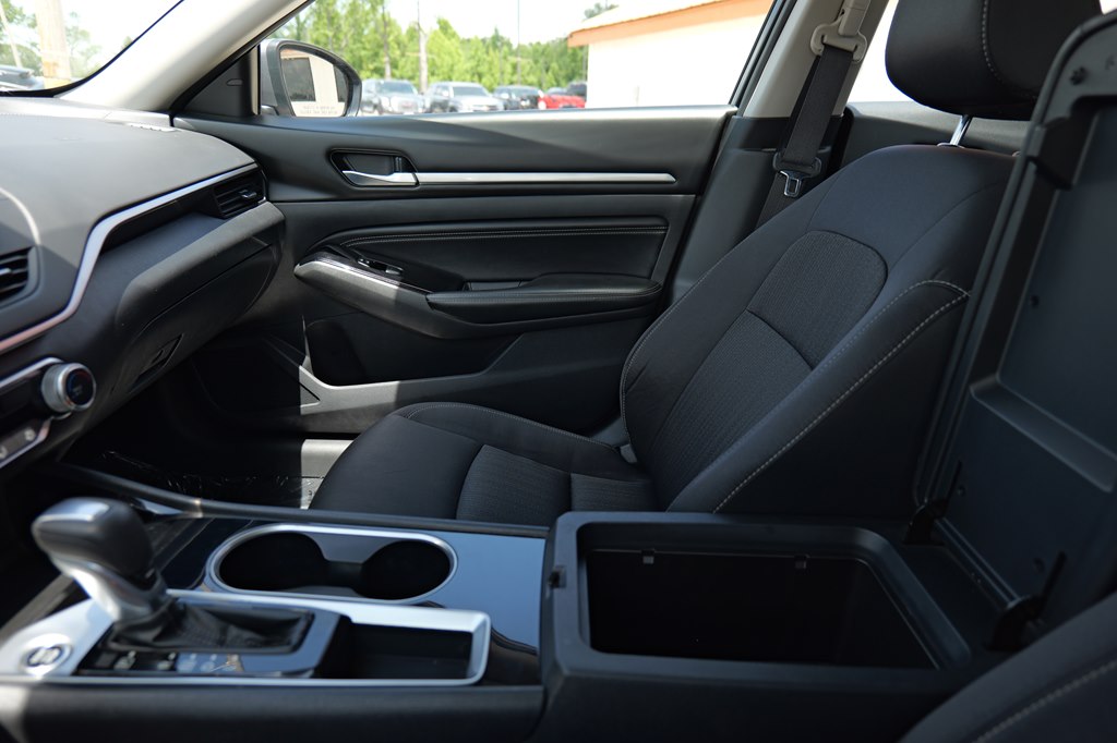 Vehicle image 27 of 29