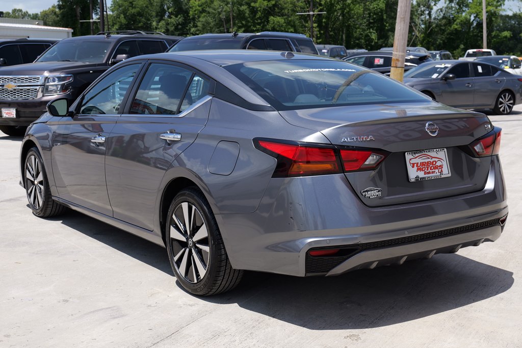 Vehicle image 8 of 29