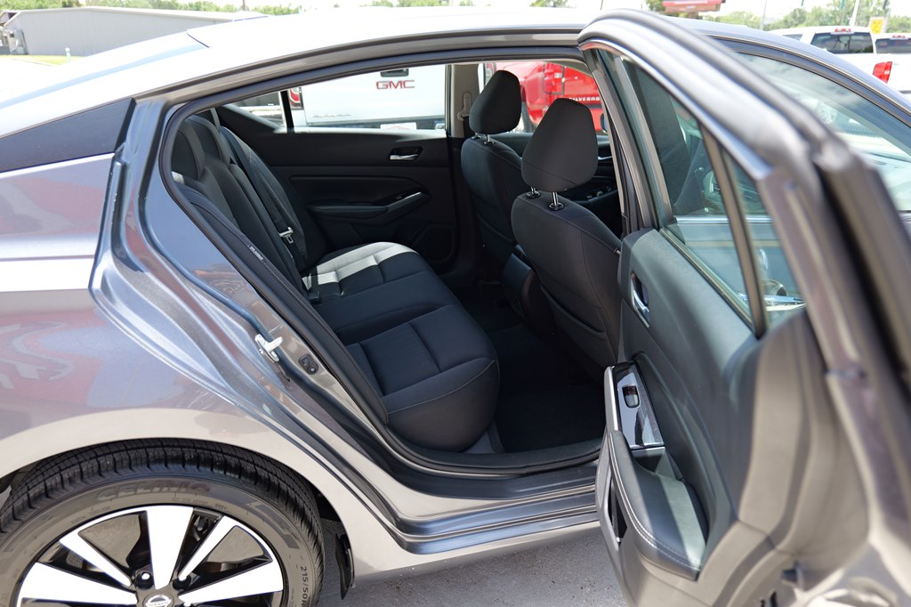 Vehicle image 13 of 29