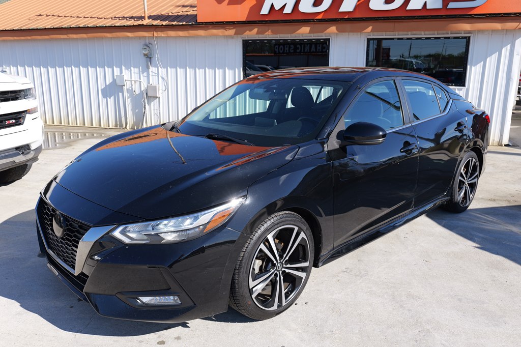 2021 Nissan Sentra SR Image 2 of 44