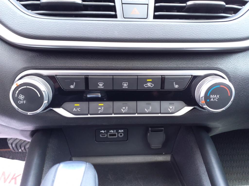Vehicle image 18 of 20