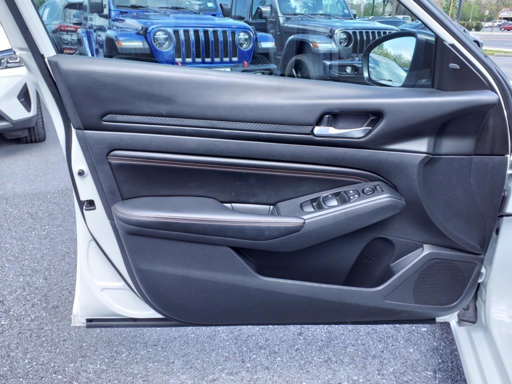 Vehicle image 13 of 20