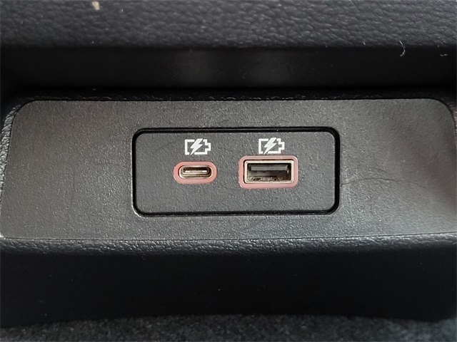 Vehicle image 32 of 48