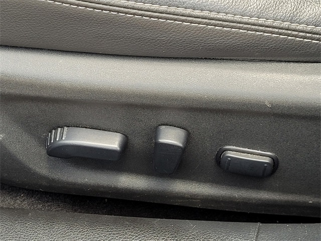 Vehicle image 28 of 48