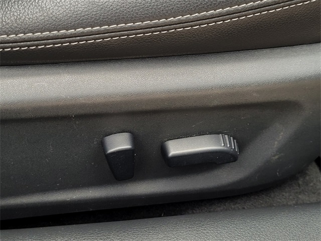 Vehicle image 39 of 48