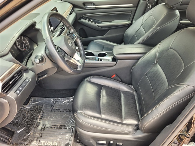Vehicle image 26 of 48