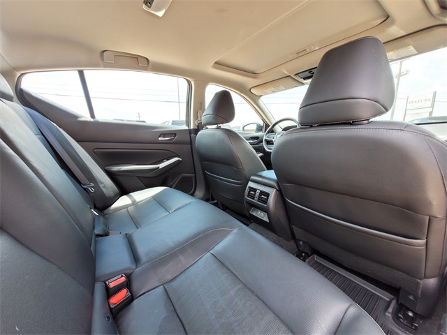 Vehicle image 41 of 48
