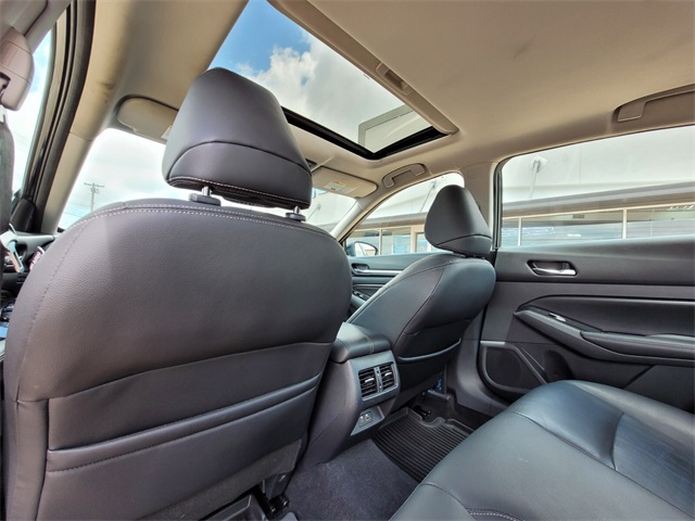 Vehicle image 31 of 48