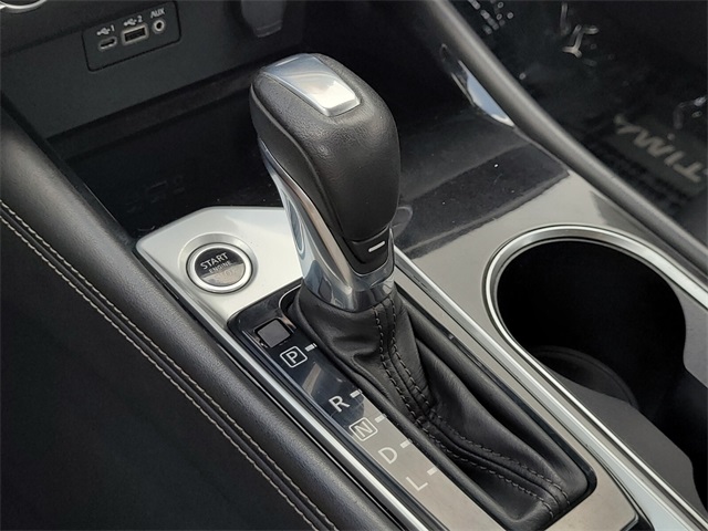 Vehicle image 17 of 48