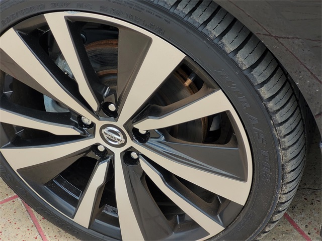 Vehicle image 7 of 48