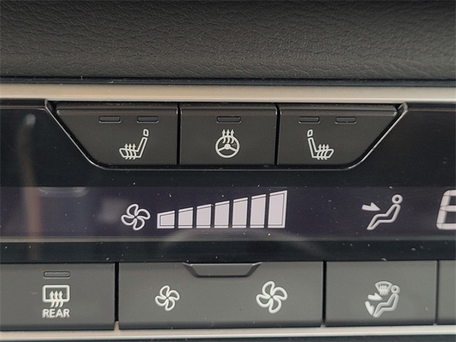 Vehicle image 21 of 48