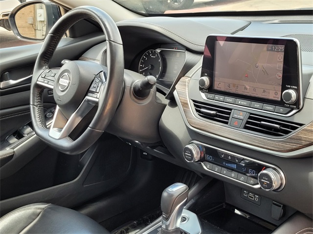 Vehicle image 37 of 48