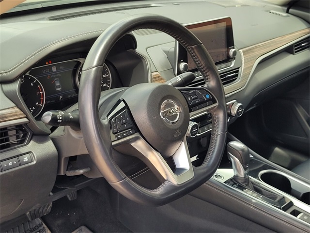 Vehicle image 27 of 48