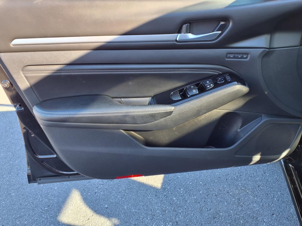 Vehicle image 12 of 20