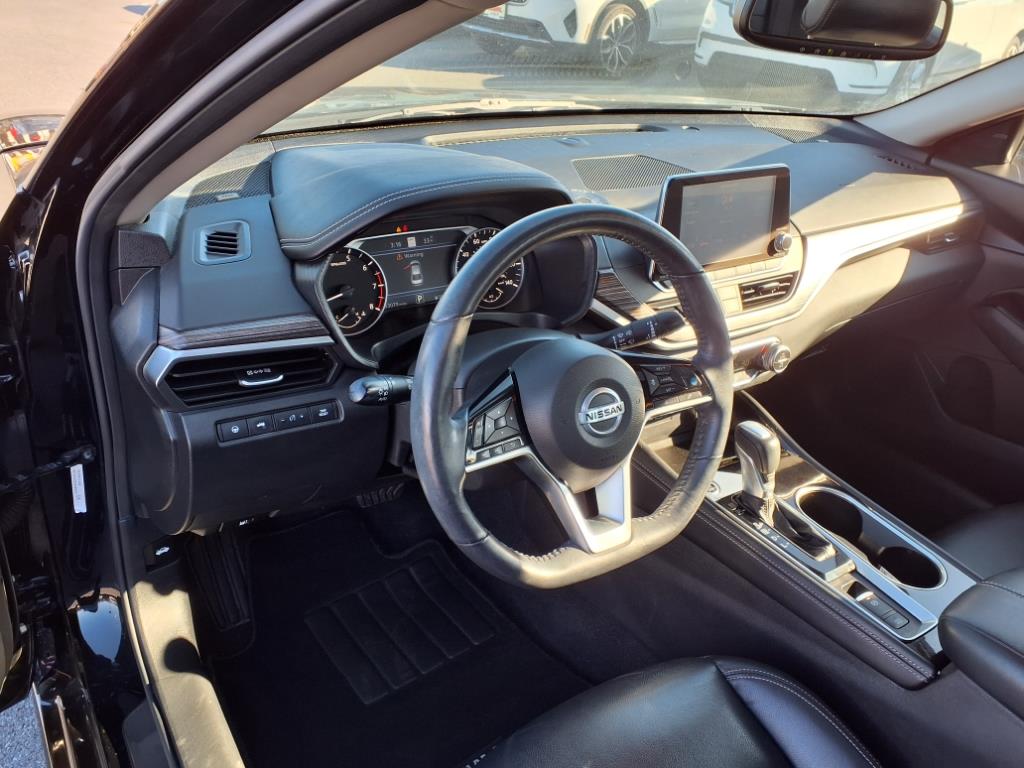 Vehicle image 13 of 20