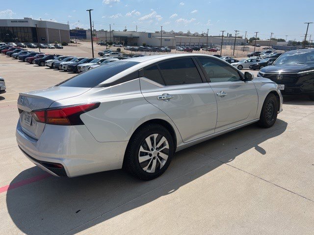 2021 Nissan Altima 2.5 S Image 2 of 4