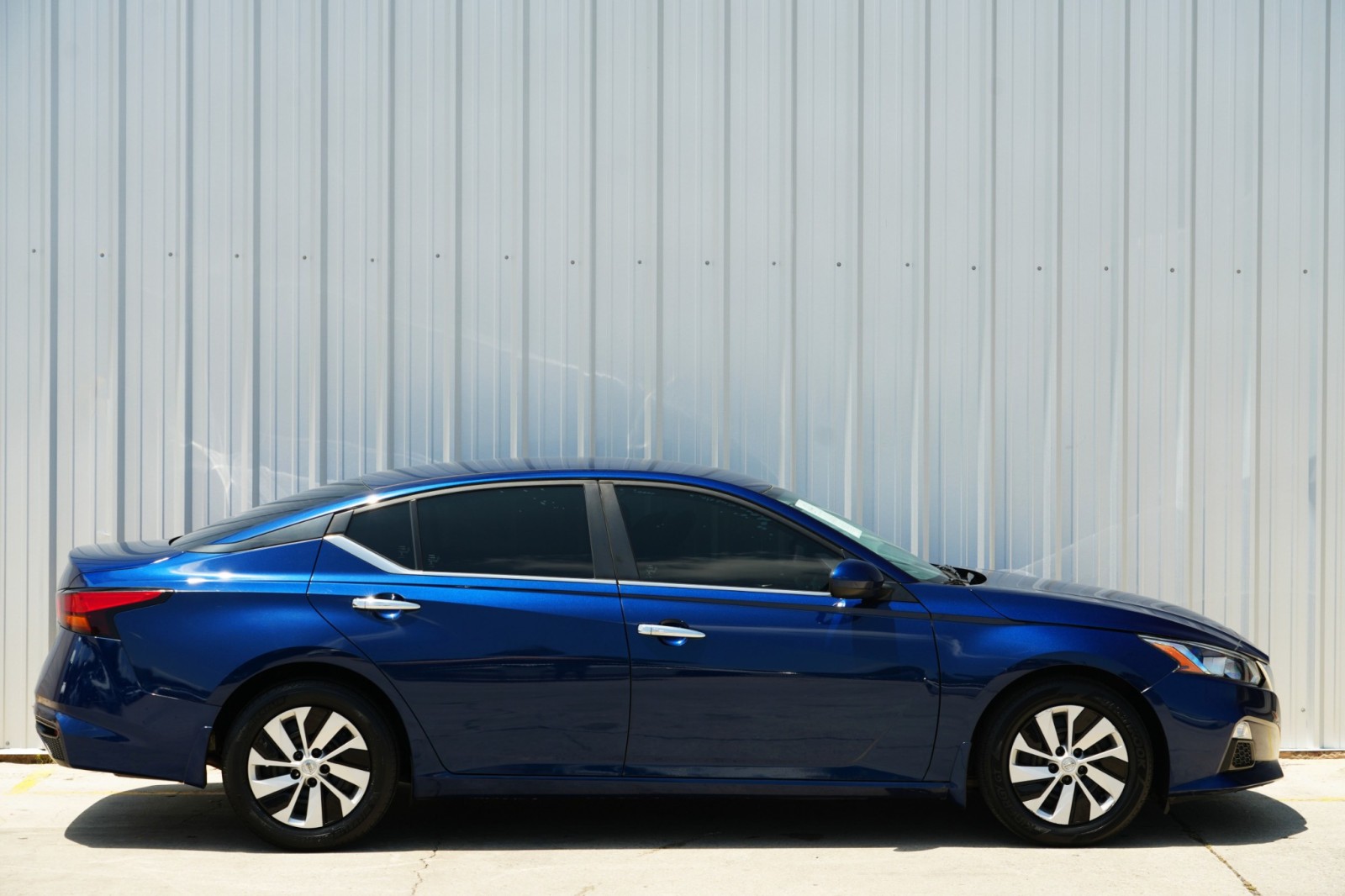 2021 Nissan Altima 2.5 S Image 8 of 47