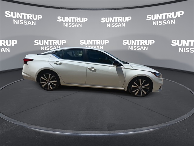 Vehicle image 6 of 28