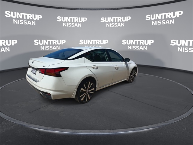 Vehicle image 9 of 28