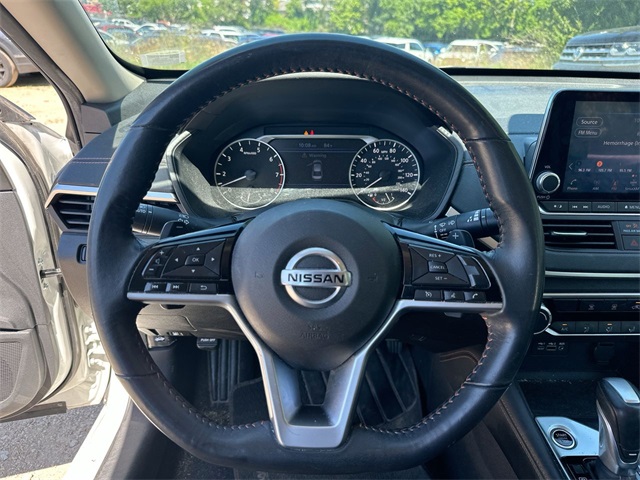 Vehicle image 26 of 28