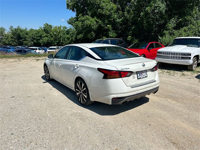Vehicle image 14 of 28