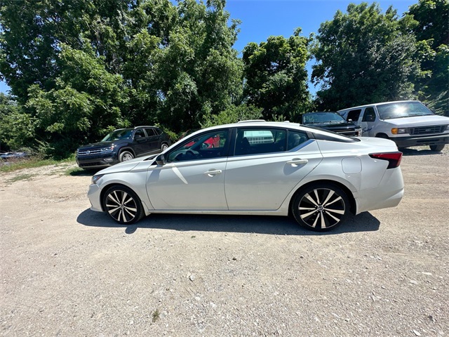 Vehicle image 16 of 28