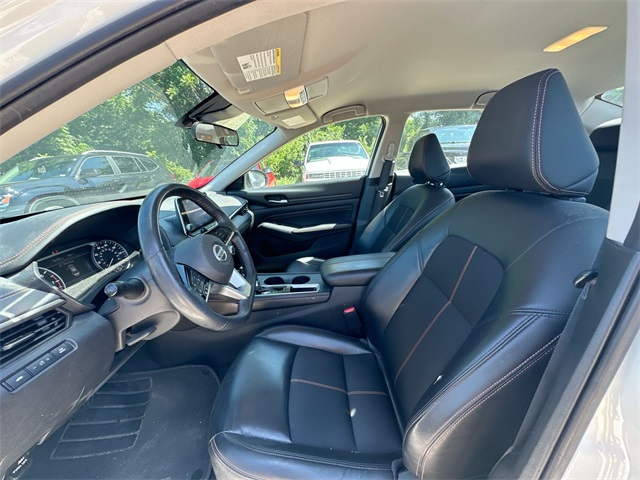 Vehicle image 19 of 28