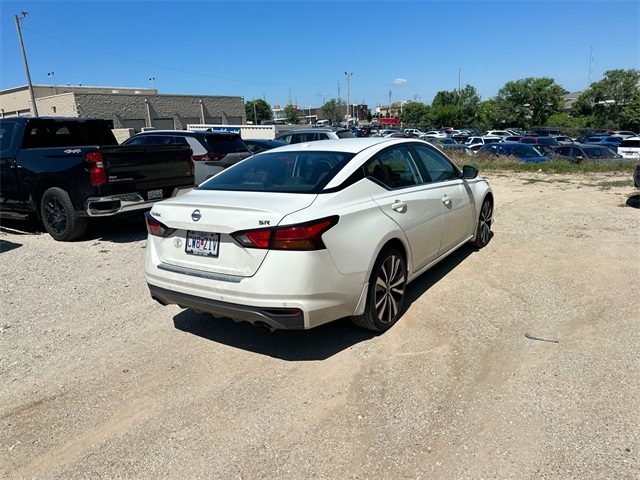 Vehicle image 10 of 28