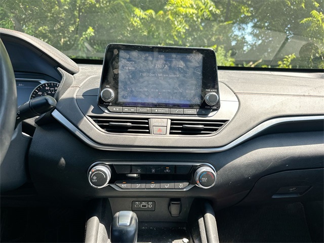 Vehicle image 25 of 28