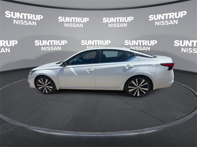 Vehicle image 15 of 28