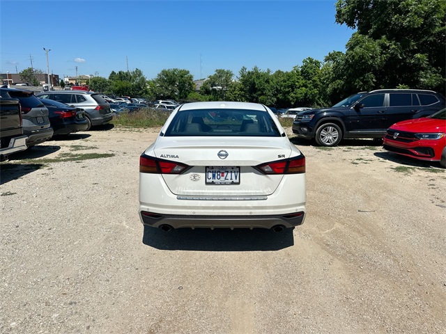 Vehicle image 12 of 28