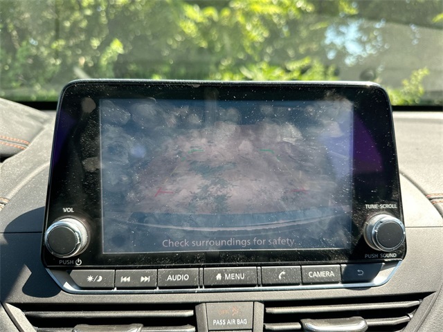 Vehicle image 21 of 28