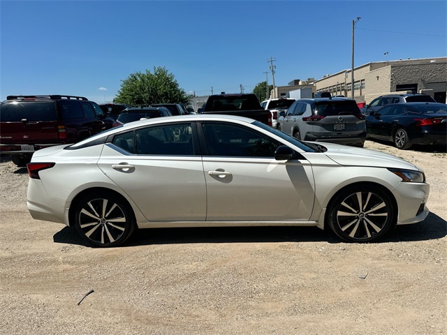 Vehicle image 8 of 28