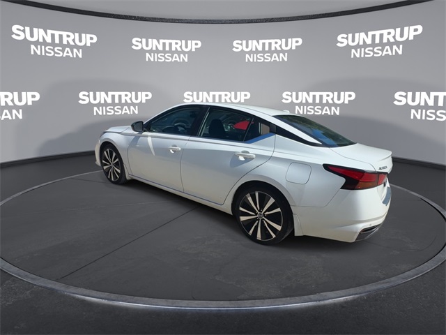 Vehicle image 13 of 28