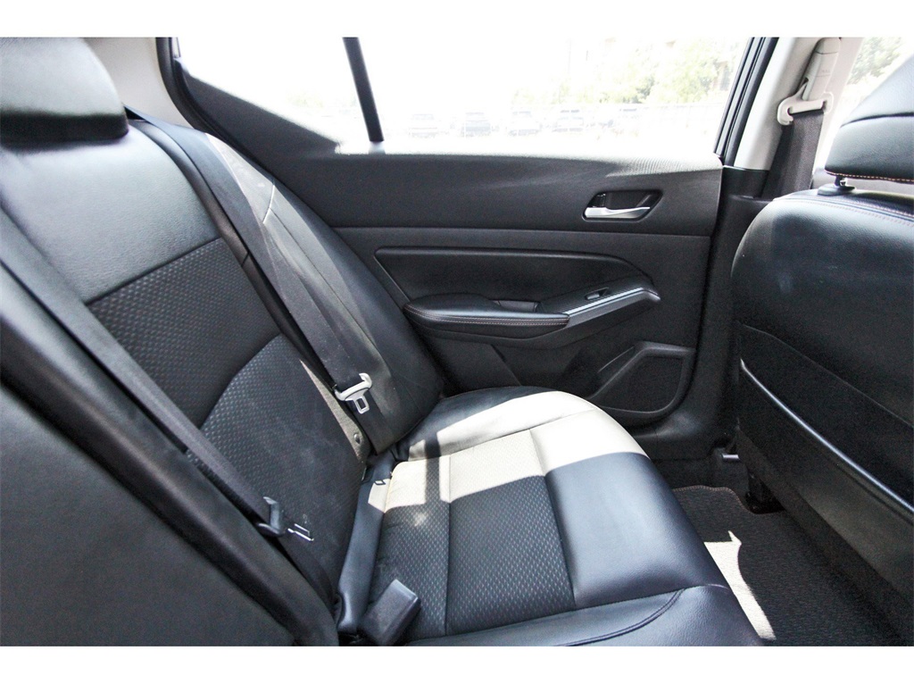 2021 Nissan Altima 2.5 SR Image 10 of 28
