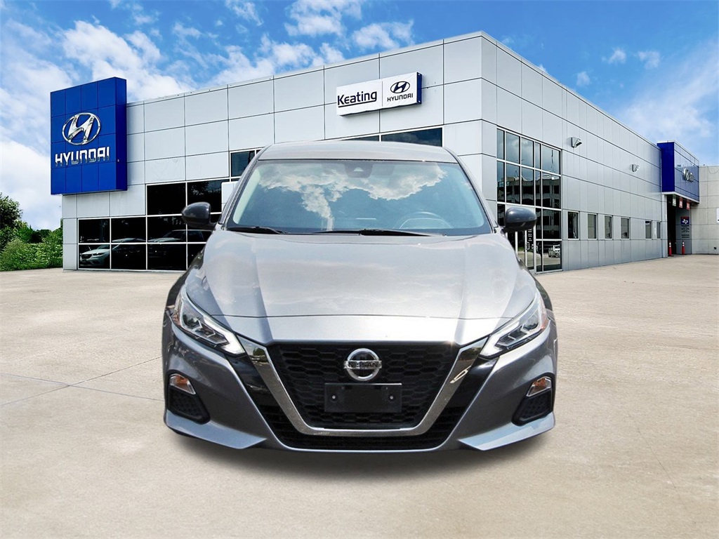 2021 Nissan Altima 2.5 SR Image 2 of 28