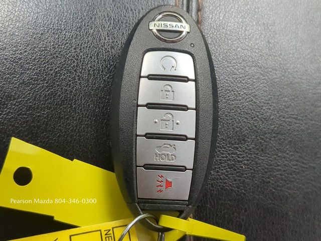 Vehicle image 17 of 27