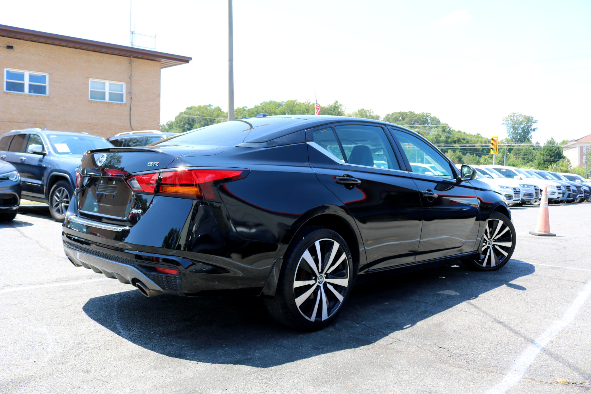 2021 Nissan Altima 2.5 SR Image 3 of 46