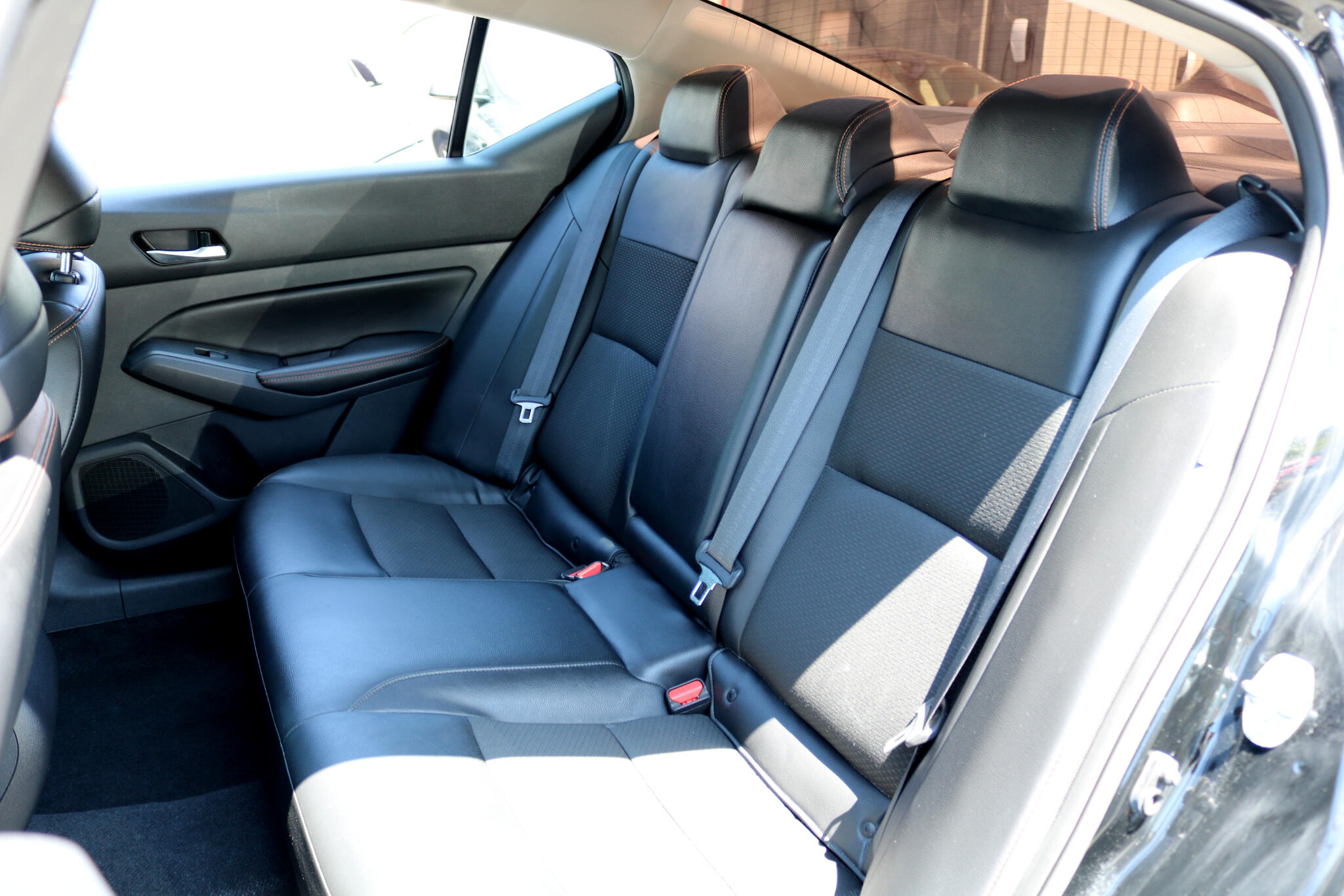 2021 Nissan Altima 2.5 SR Image 14 of 46