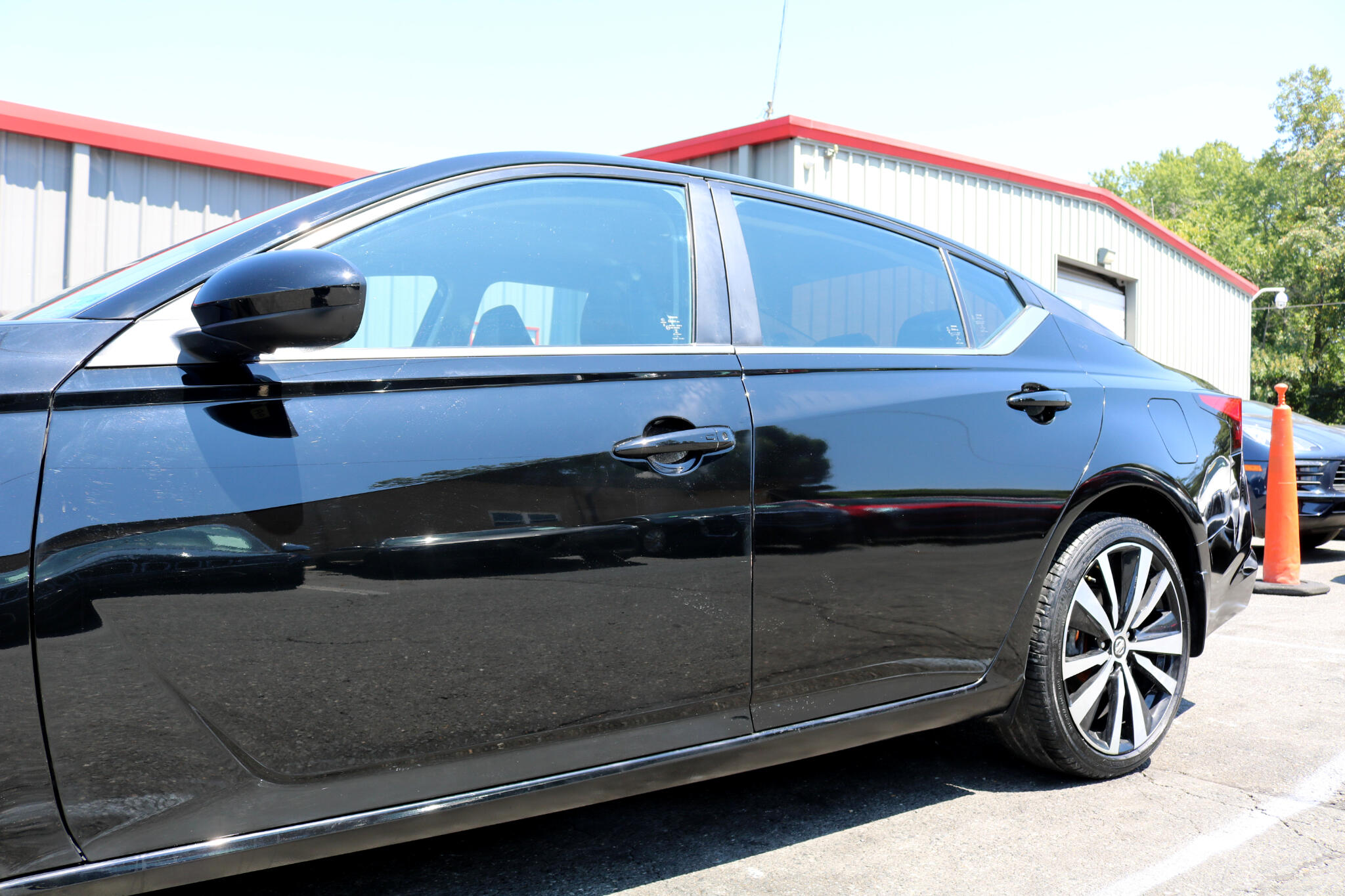 2021 Nissan Altima 2.5 SR Image 4 of 46