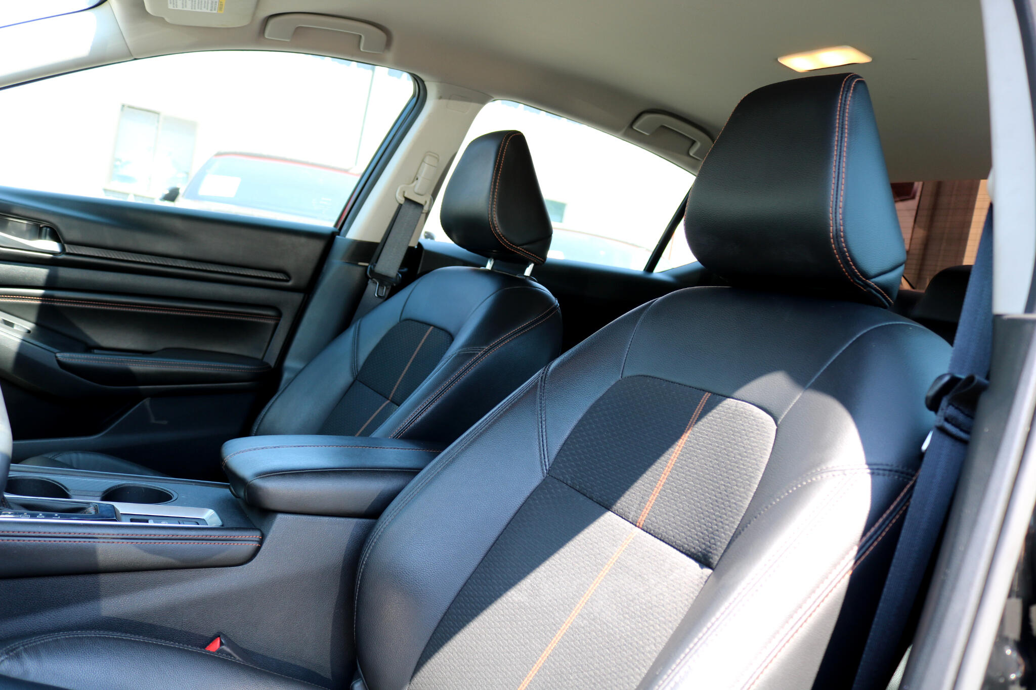 2021 Nissan Altima 2.5 SR Image 12 of 46
