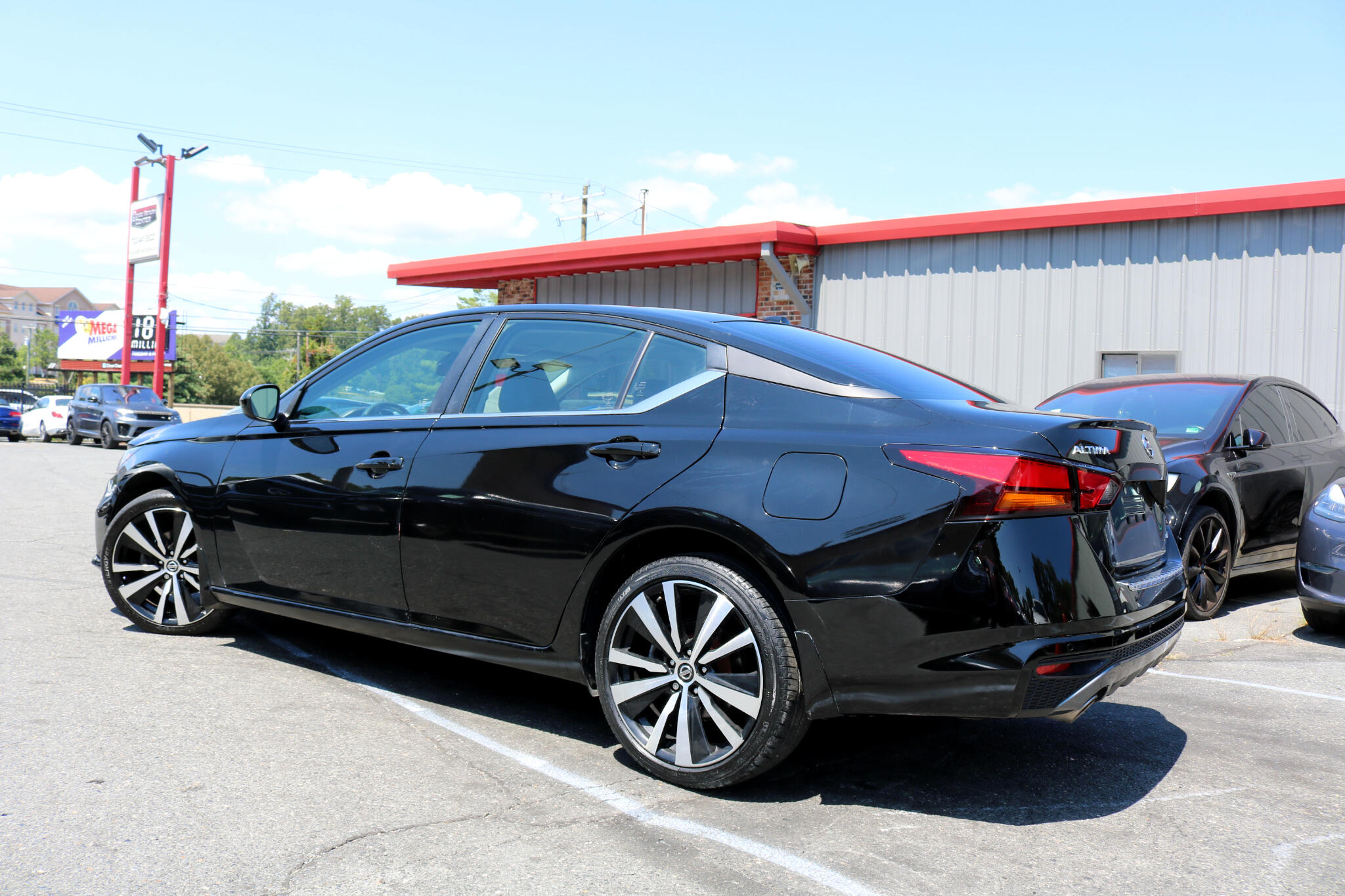 2021 Nissan Altima 2.5 SR Image 8 of 46