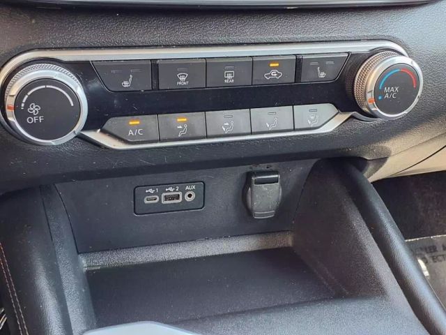 Vehicle image 21 of 26