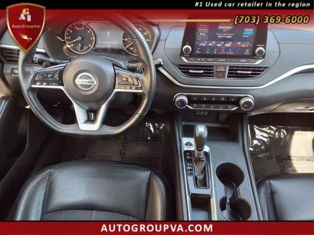 Vehicle image 17 of 26