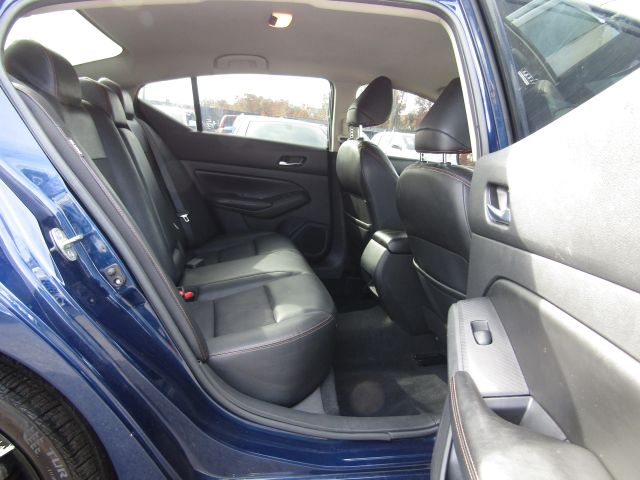 2021 Nissan Altima 2.5 SR Image 9 of 26