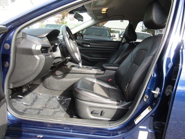 2021 Nissan Altima 2.5 SR Image 10 of 26